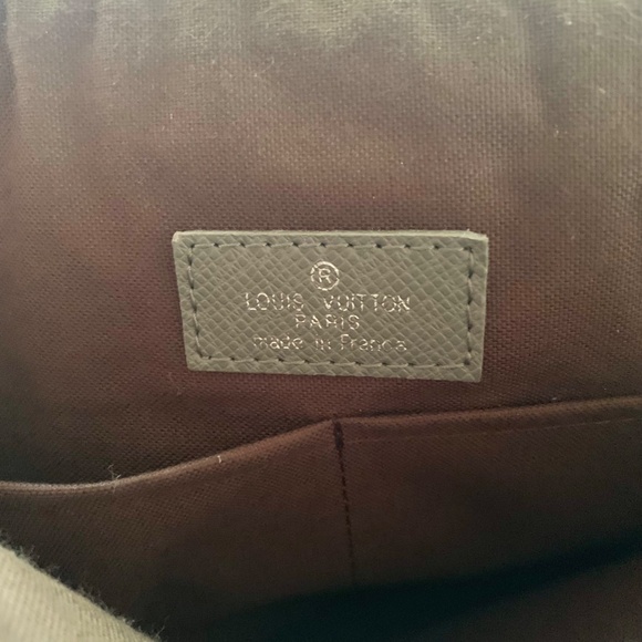 Louis Vuitton - Picture 3 of 5